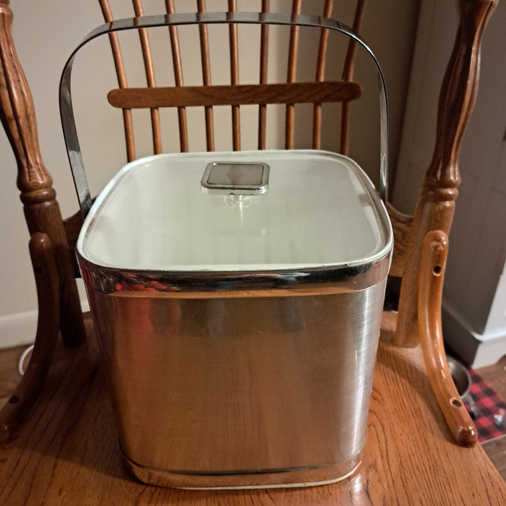 ELEGANT Vtg. 1950's Metallic  Silver Rectangular ICE Bucket W/ LID